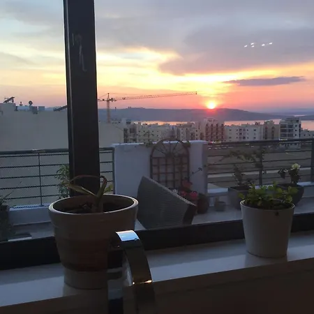 Manor Luxury Penthouse דירה קאורה