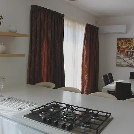 Manor Luxury Penthouse דירה